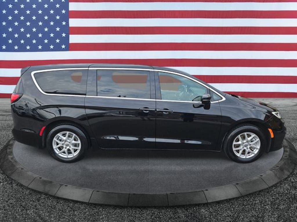 Certified 2025 Chrysler Pacifica Select Minivan/Van
