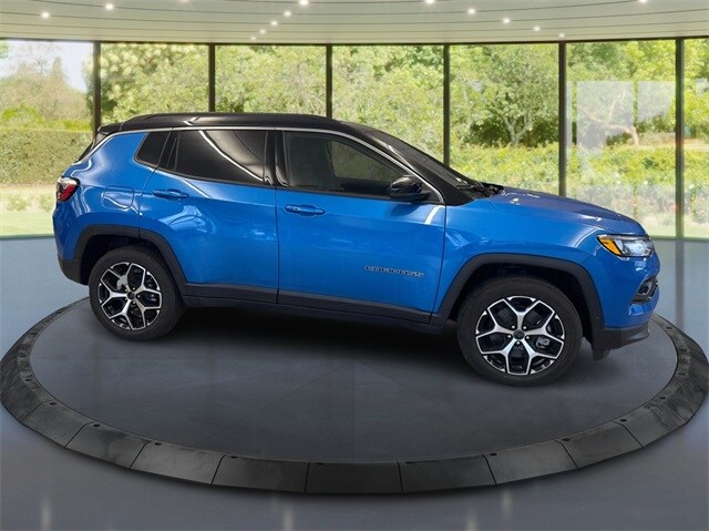 2026 Jeep Compass Limited Altitude photo 2