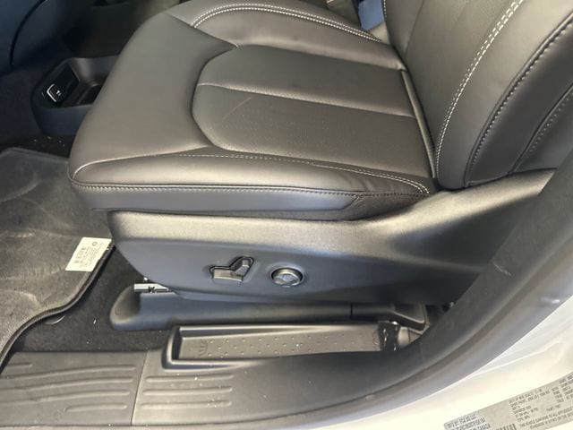 2026 Chrysler Pacifica Select - Photo 17