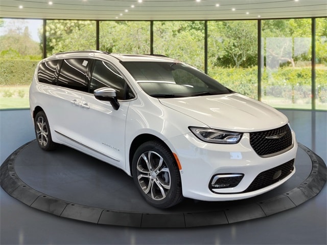 2026 Chrysler Pacifica Pinnacle's photo