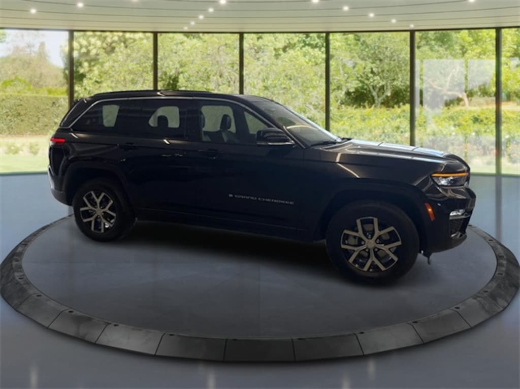 New 2025 Jeep Grand Cherokee Limited Sport Utility