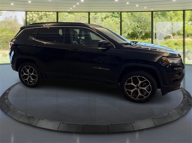 2026 Jeep Compass Limited Altitude photo 2