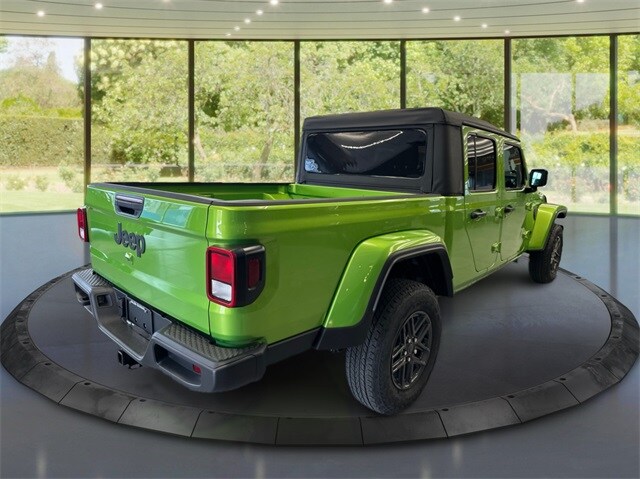 2025 Jeep Gladiator Sport S photo 3