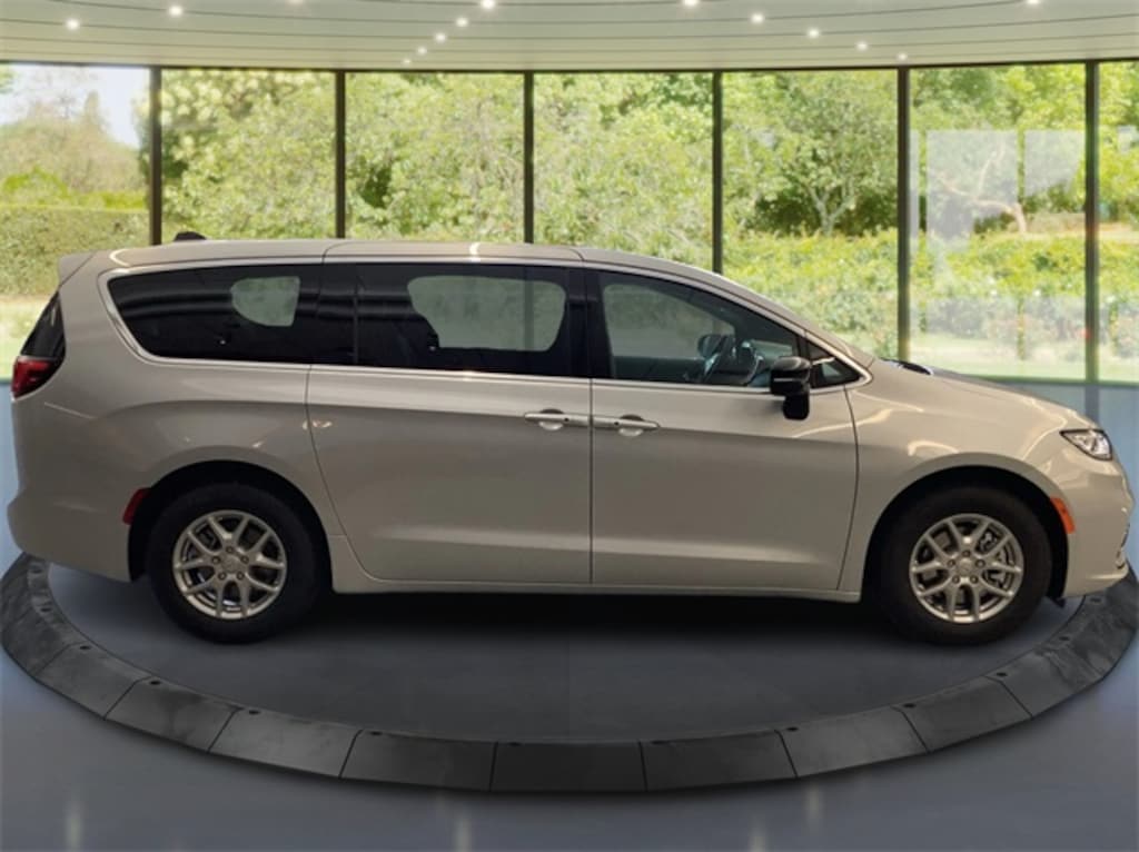 New 2026 Chrysler Pacifica Select Passenger Van