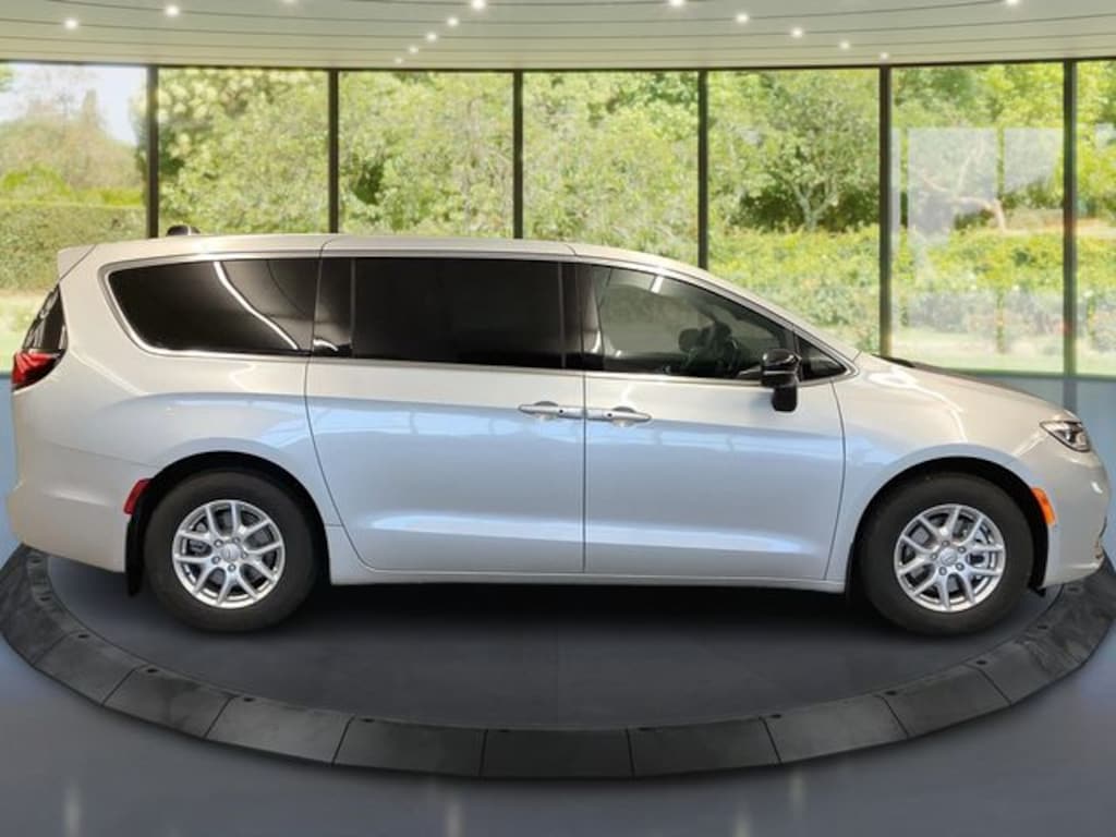 New 2026 Chrysler Pacifica Select Passenger Van