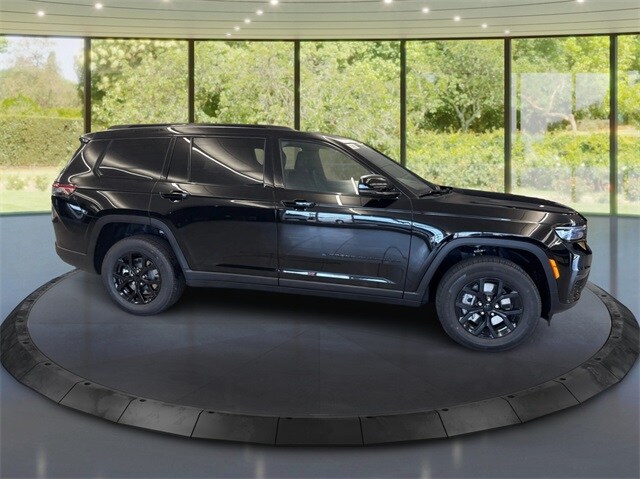 2025 Jeep Grand Cherokee Altitude X photo 2