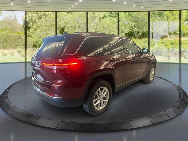 2025 Jeep Grand Cherokee Laredo photo 3