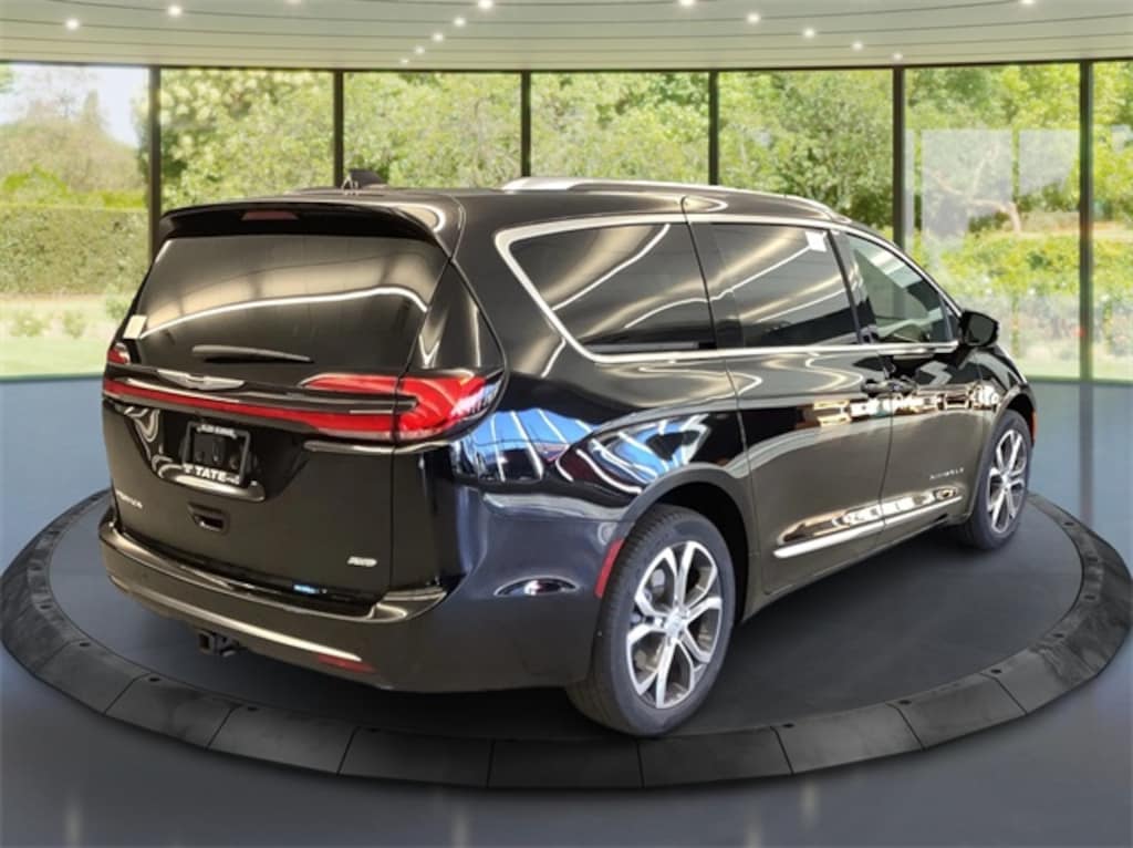 New 2026 Chrysler Pacifica Pinnacle Passenger Van