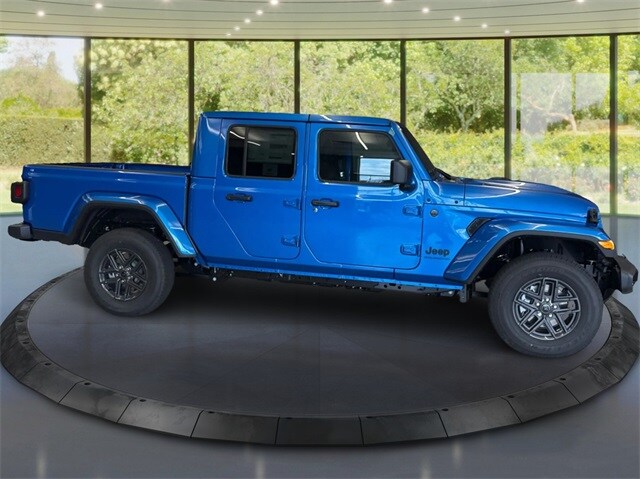 2025 Jeep Gladiator Sport S photo 2