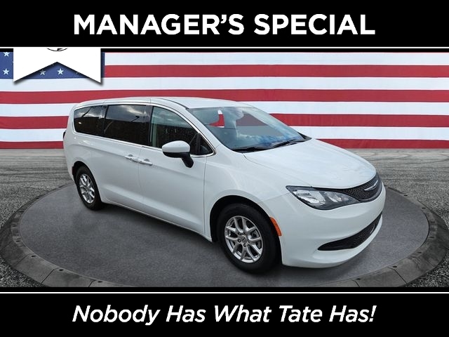 2023 Chrysler Voyager LX's photo