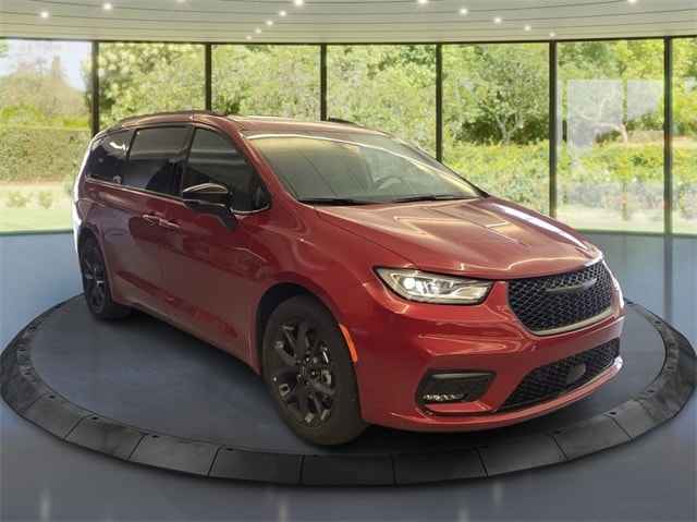 2026 Chrysler Pacifica Limited's photo