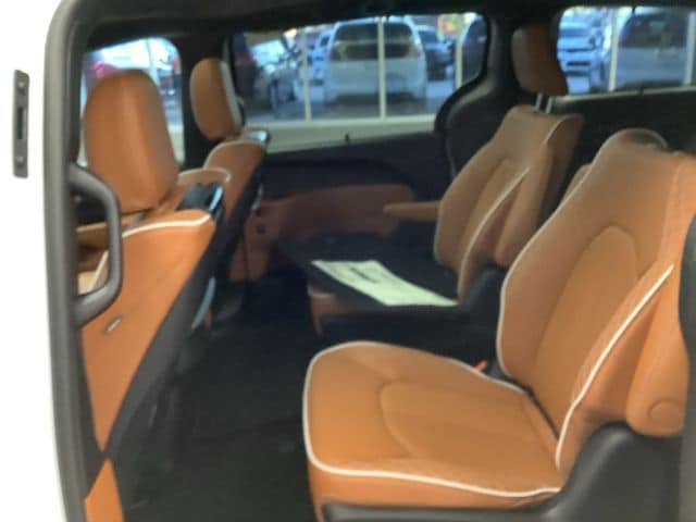 2026 Chrysler Pacifica Pinnacle - Photo 13