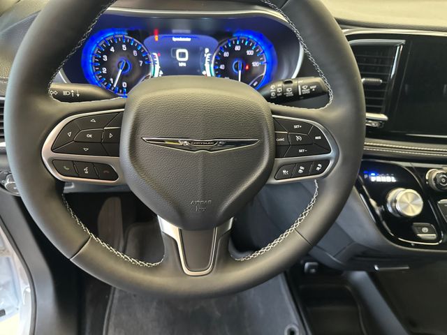 2026 Chrysler Pacifica Select - Photo 15