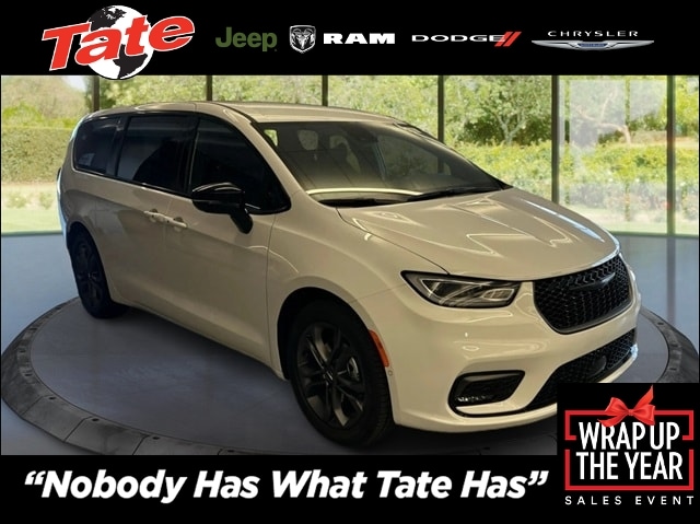 2026 Chrysler Pacifica Select's photo