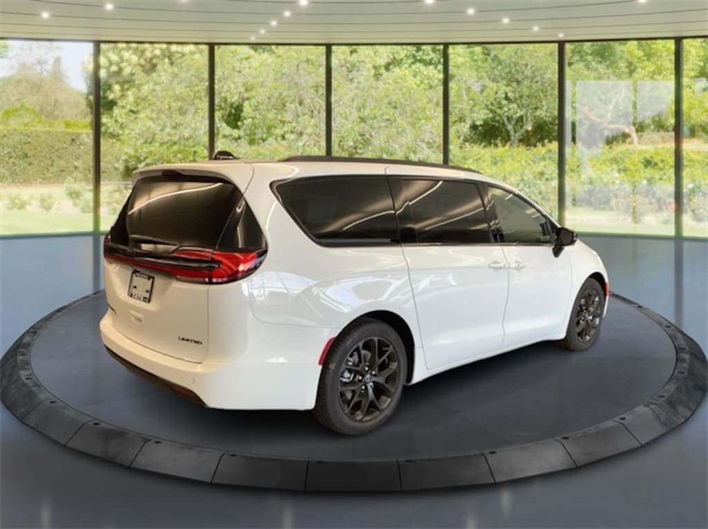 New 2026 Chrysler Pacifica Limited Passenger Van