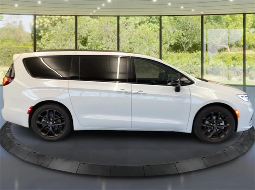 New 2026 Chrysler Pacifica Select Passenger Van