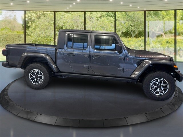 2025 Jeep Gladiator Rubicon photo 2