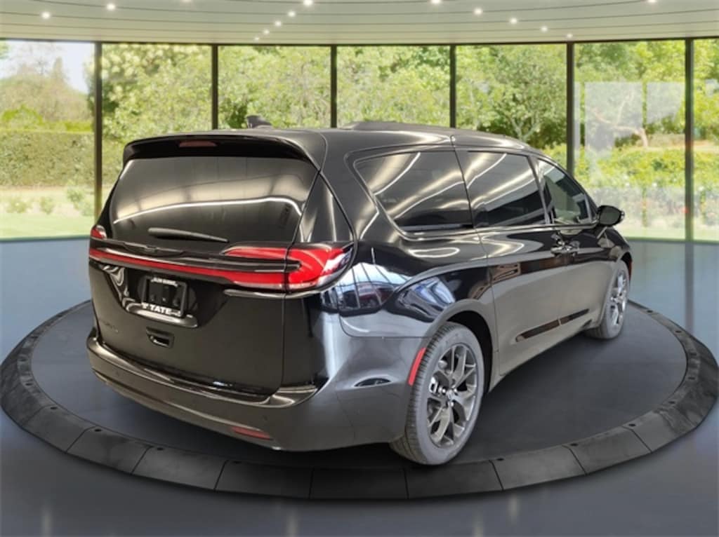 New 2026 Chrysler Pacifica Select Passenger Van