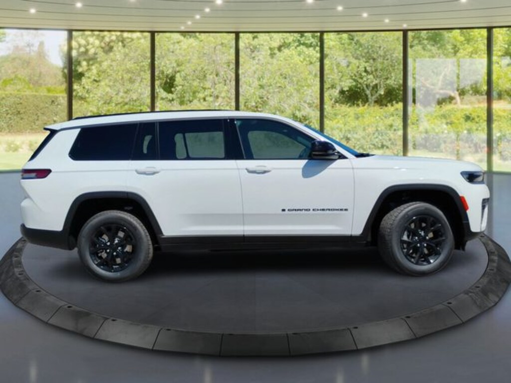 New 2026 Jeep Grand Cherokee L Laredo Sport Utility