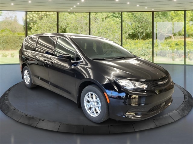 2026 Chrysler Voyager LX's photo