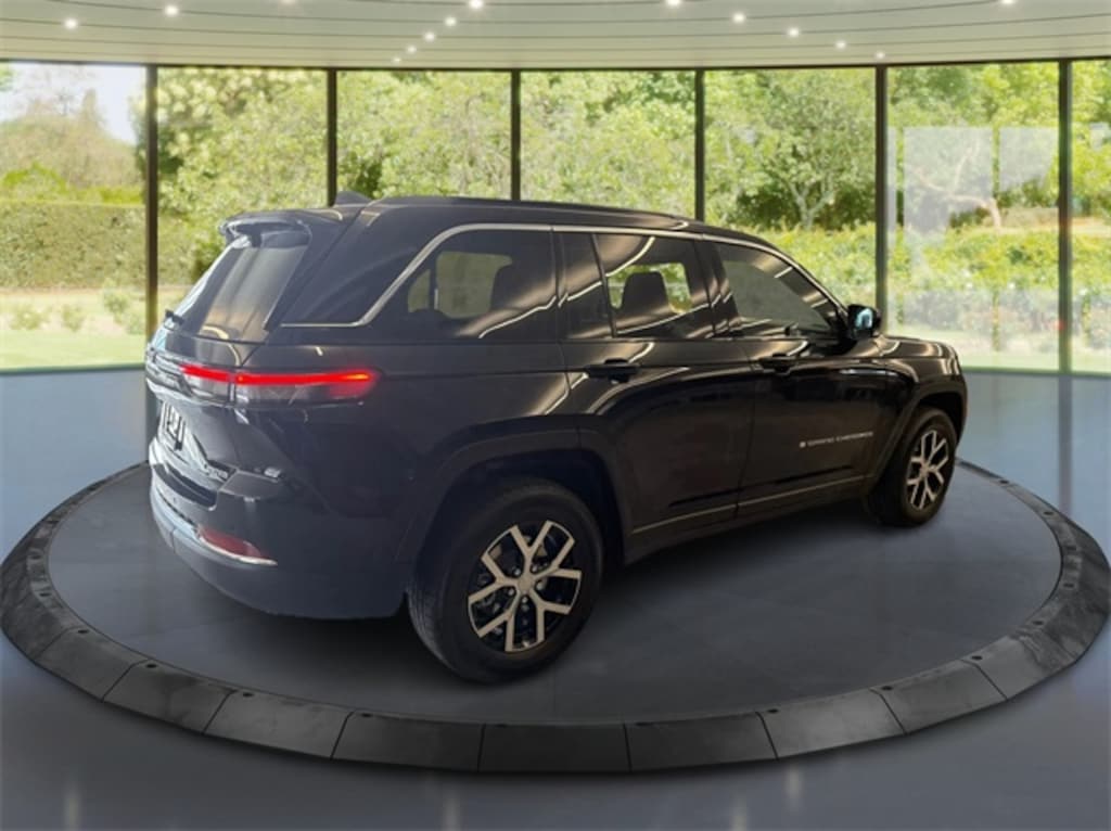 New 2025 Jeep Grand Cherokee Limited Sport Utility