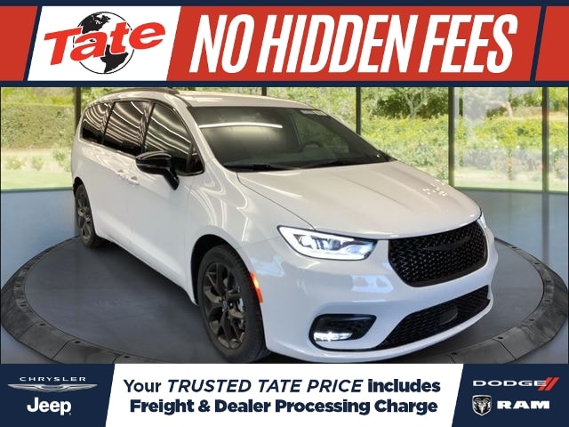 2026 Chrysler Pacifica Select's photo