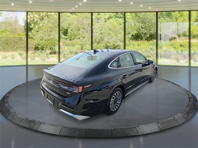 2025 Hyundai Sonata Hybrid Limited photo 3