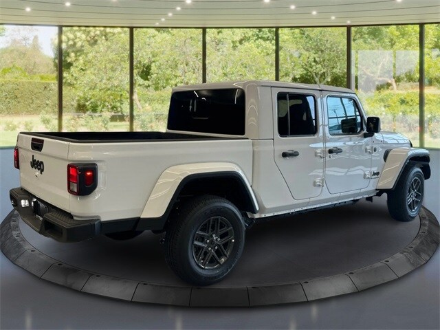 2025 Jeep Gladiator Sport S photo 3