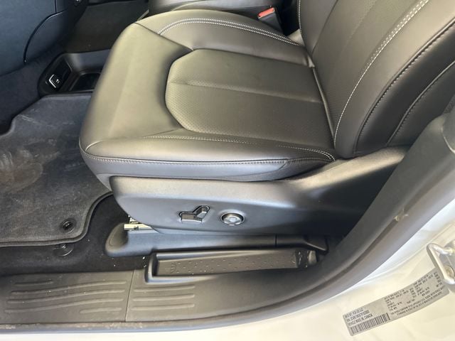 2026 Chrysler Pacifica Select - Photo 17