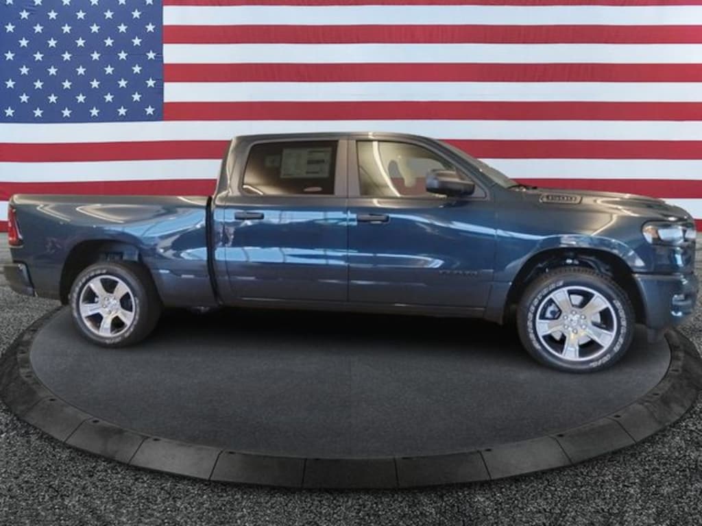 New 2026 Ram 1500 EXPRESS CREW CAB 4X4 6'4 BOX Pickup