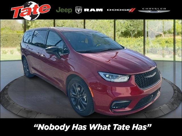 2026 Chrysler Pacifica Select's photo