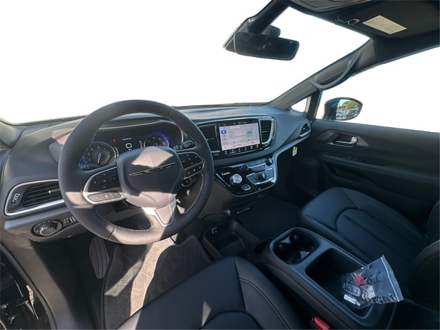 2026 Chrysler Voyager LX photo 4