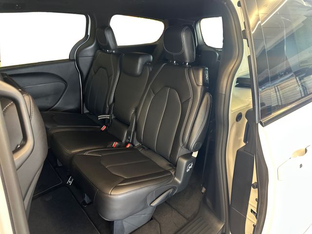 2026 Chrysler Pacifica Select - Photo 13