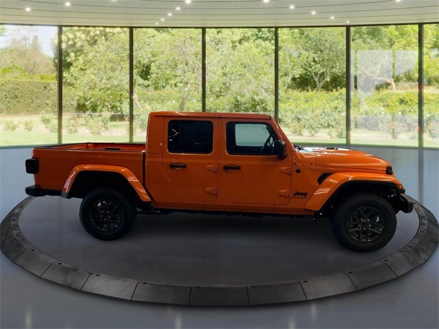 2025 Jeep Gladiator Sport photo 2