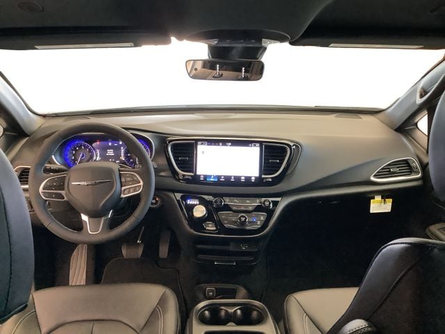 2026 Chrysler Voyager LX - Photo 19