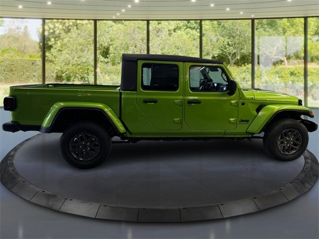 2025 Jeep Gladiator Sport S photo 2