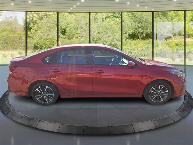 2023 Kia Forte LXS photo 2