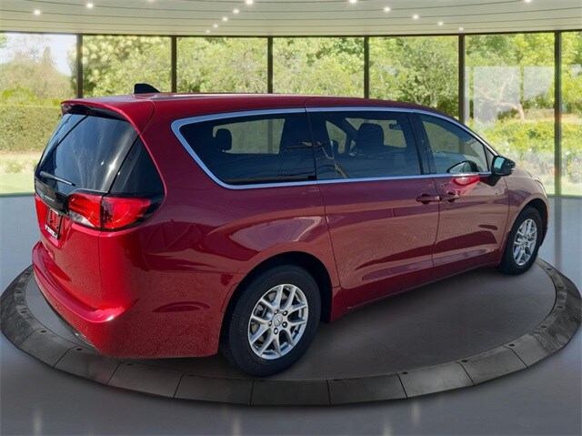 2026 Chrysler Voyager LX photo 3