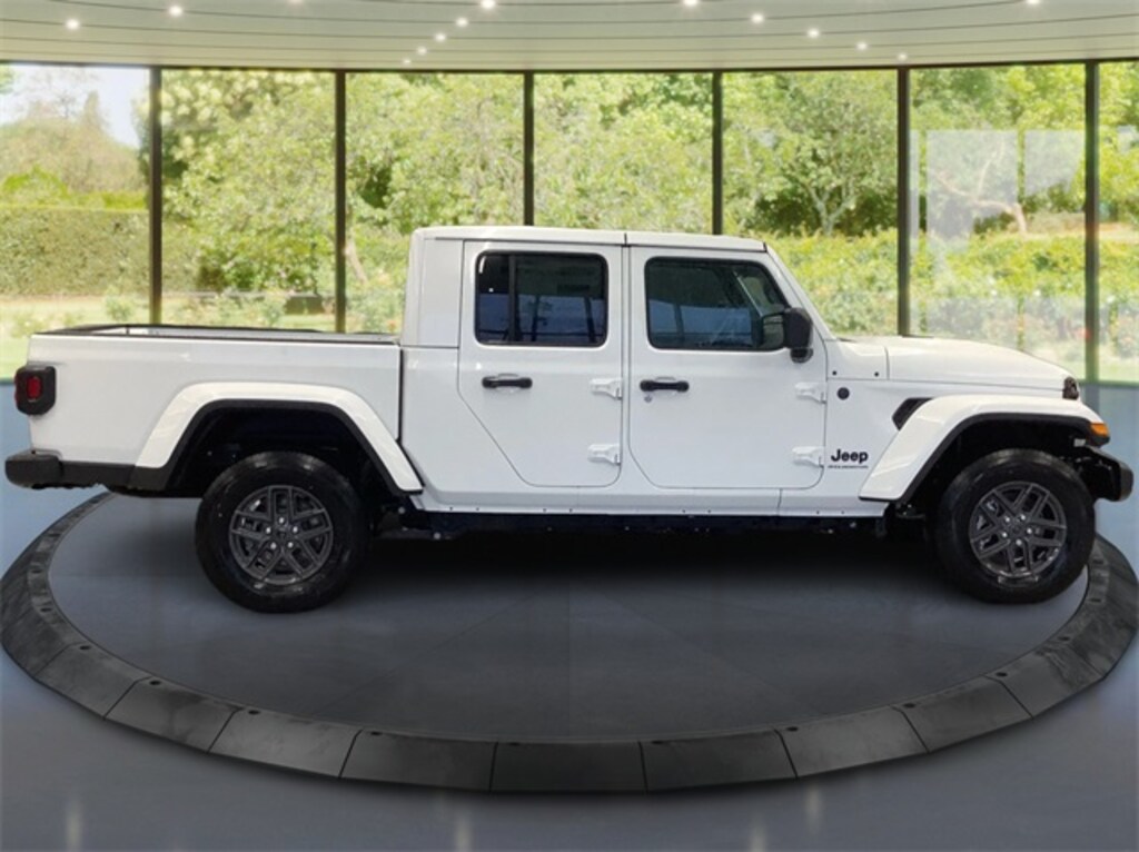 New 2025 Jeep Gladiator Sport S Pickup