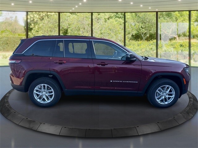 2025 Jeep Grand Cherokee Laredo X photo 2