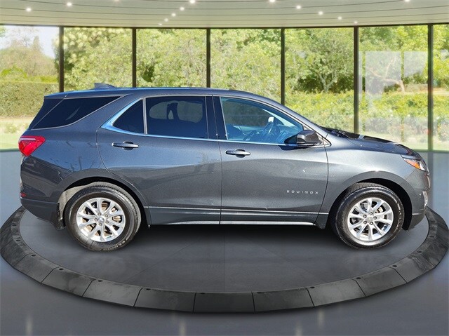 2020 Chevrolet Equinox LT photo 2