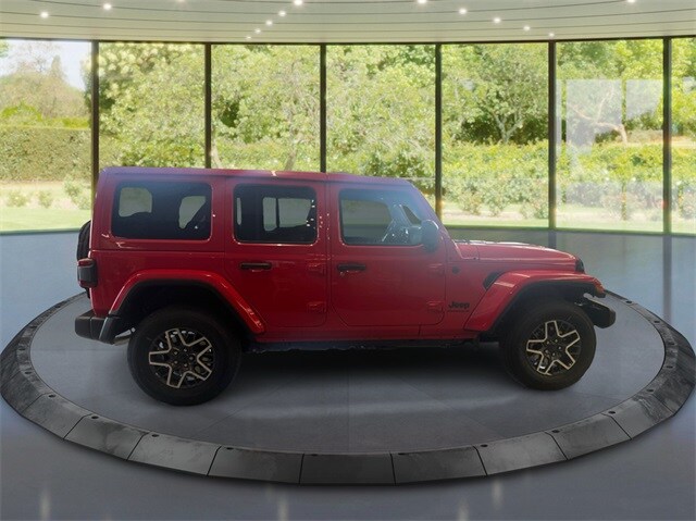 2025 Jeep Wrangler Sahara photo 2