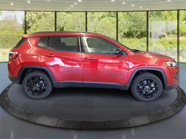 2026 Jeep Compass Latitude Altitude photo 2
