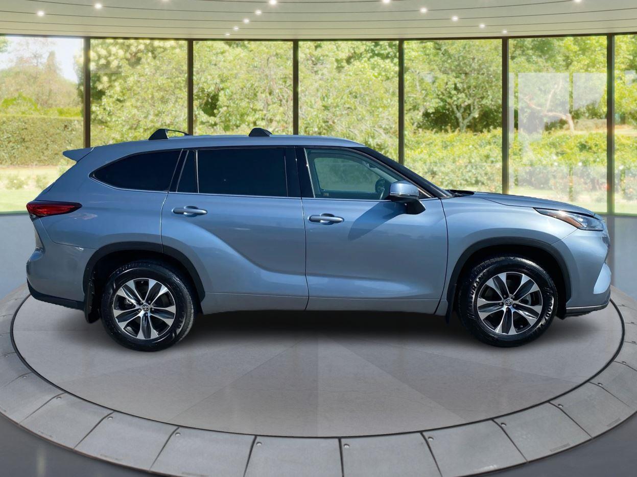 2020 Toyota Highlander XLE photo 2