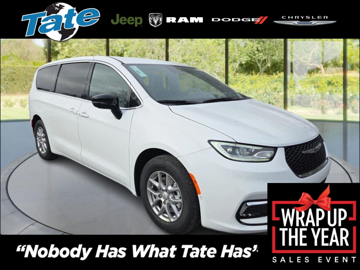 2026 Chrysler Pacifica Select's photo