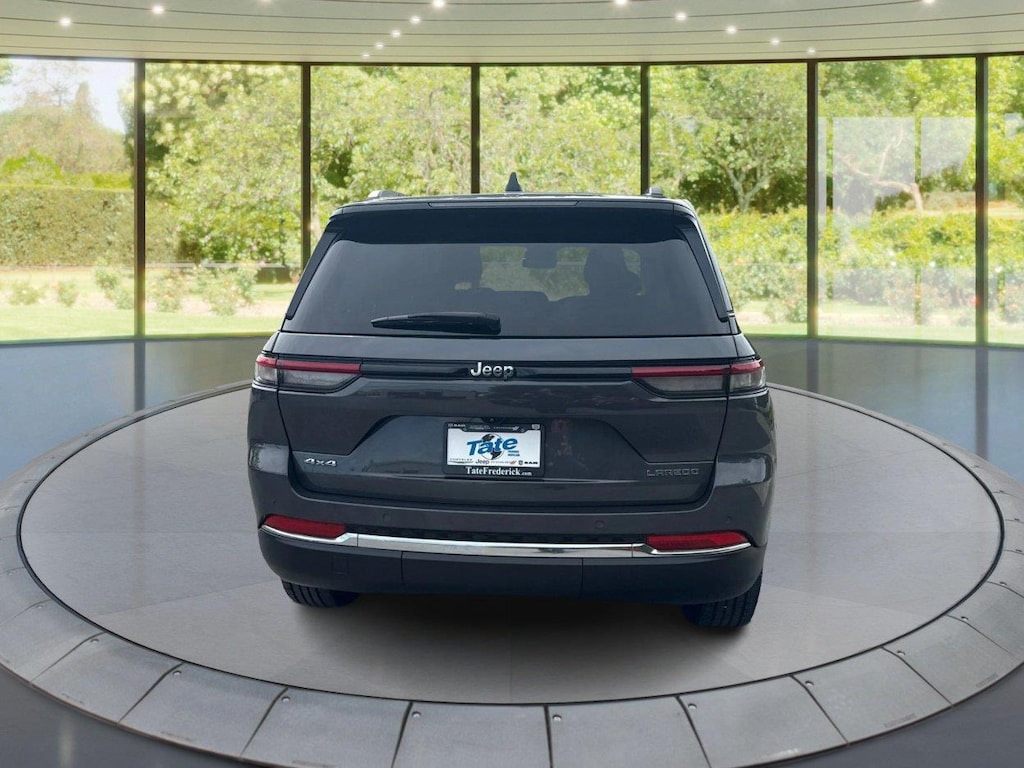 Used 2022 Jeep Grand Cherokee Laredo SUV