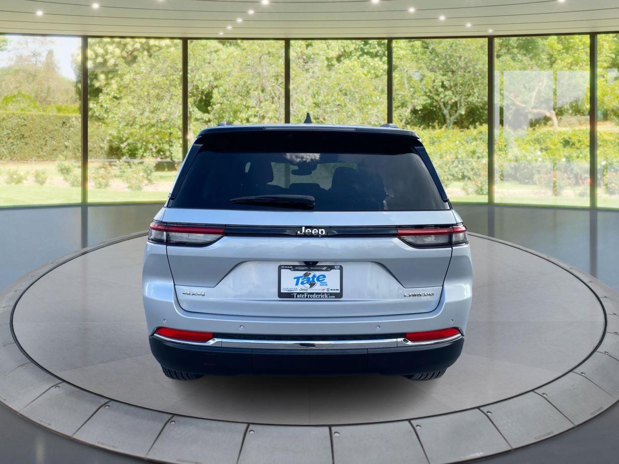 2023 Jeep Grand Cherokee Laredo photo 4