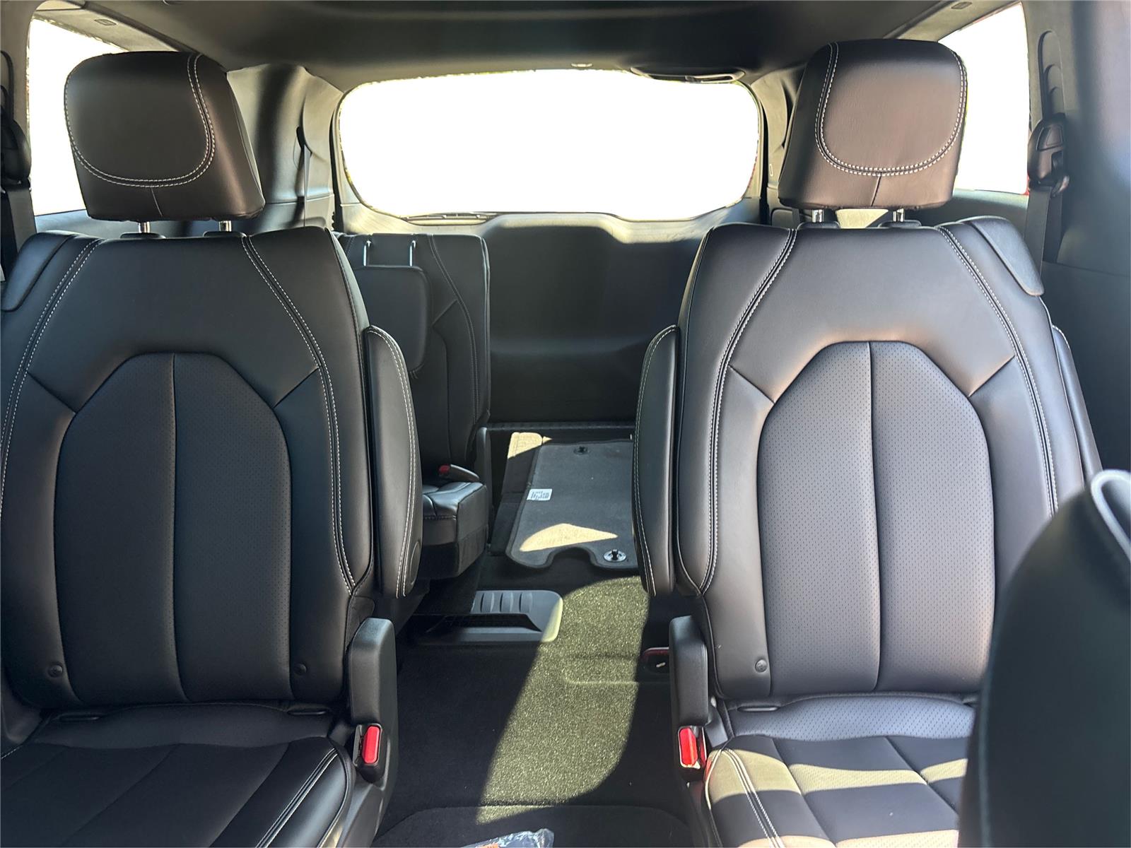 2025 Chrysler Pacifica Select - Photo 13