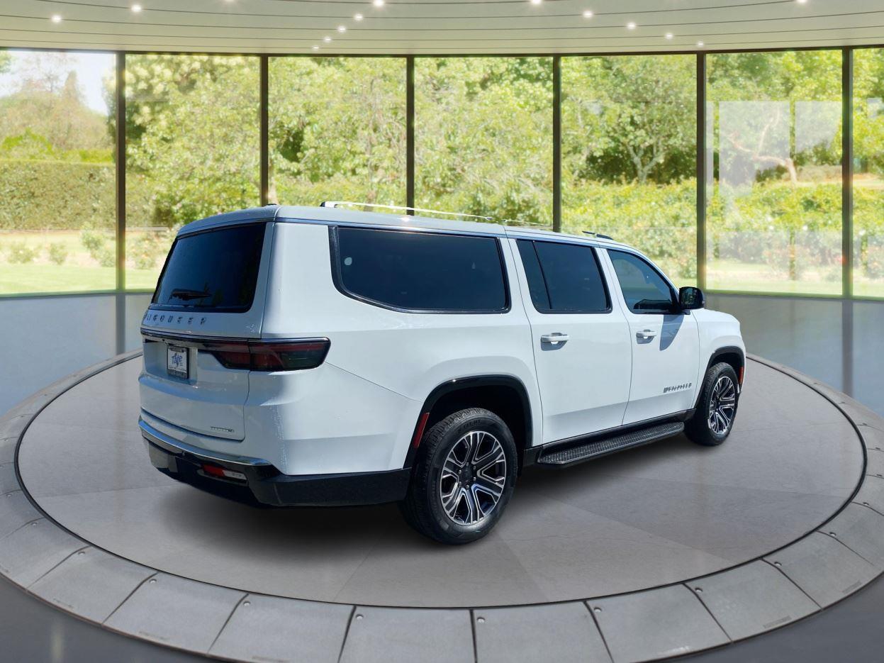 2024 Jeep Wagoneer L Series II photo 3