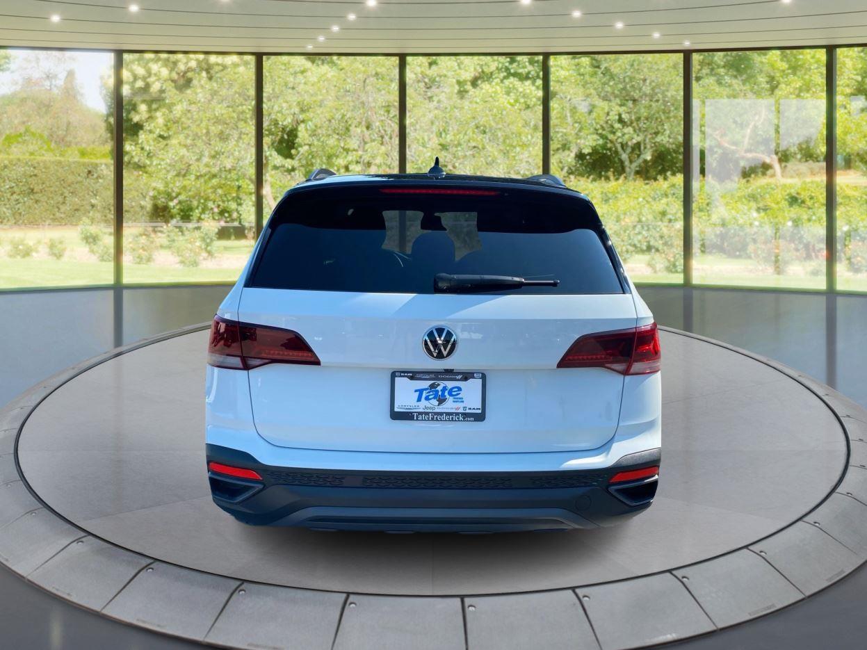 2024 Volkswagen Taos SE photo 4